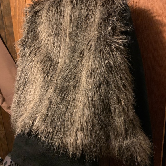 Faux Fur Vest - Picture 9 of 12